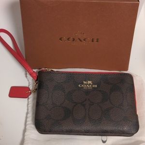 Coach double pouch wristlet 🍫